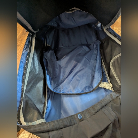 Eagle Creek 90L Thrive Convertible Blue & Black Backpack- Used Once! - Picture 14 of 17